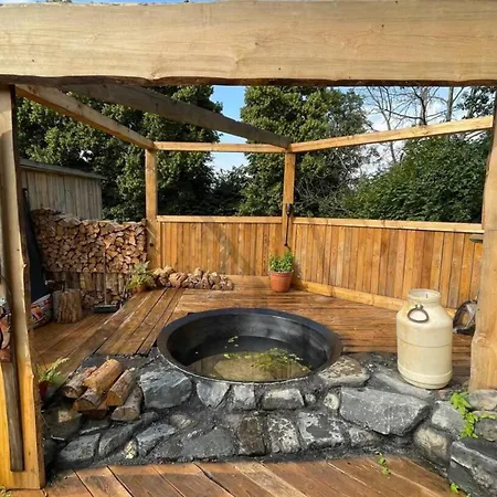 View Dome Sleeps 6 -hot Tub -fireplace