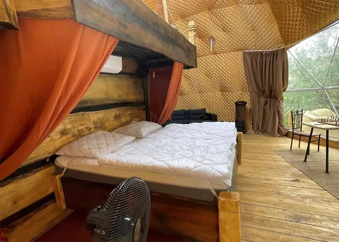 בית נופש View Dome Sleeps 6 -hot Tub -fireplace Horni Podluzi